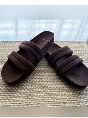 Varley dark brown slippers size 8